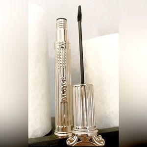 Mascara with attached Mirror